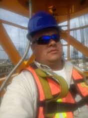 usamos equipo de seguridad para trabajar a alturas