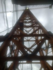 torregrua usada para instalar camaras a solicitur de una constructora