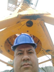 Instalando camaras en torre gruas